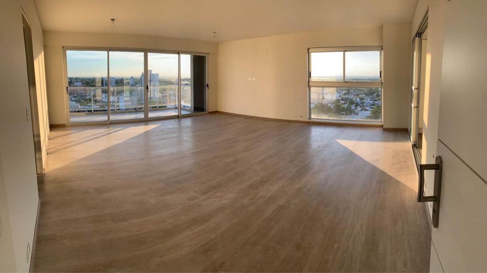 Excelente Semipiso de 160m2 en zona parque. 