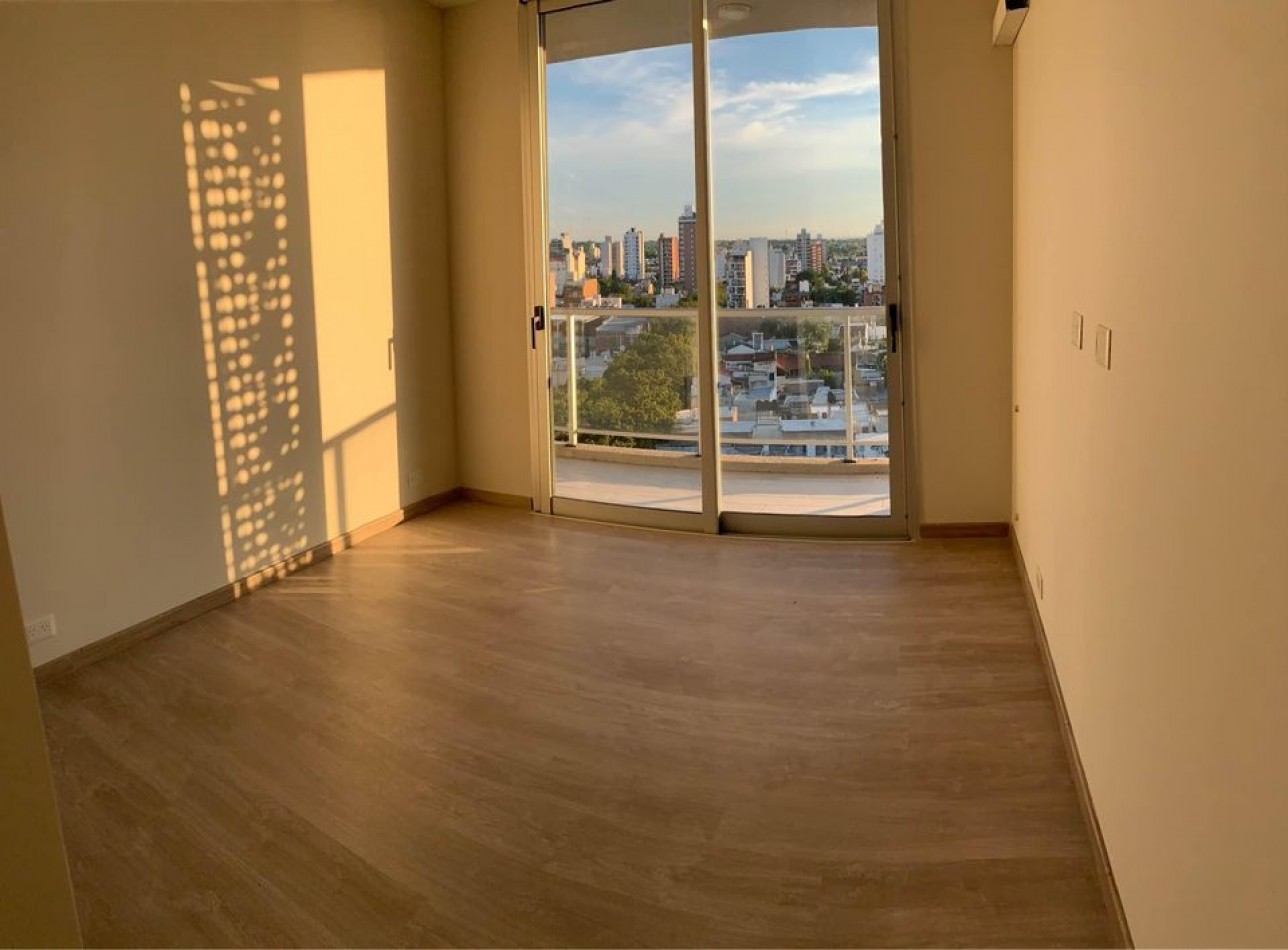 Excelente Semipiso de 160m2 en zona parque. 