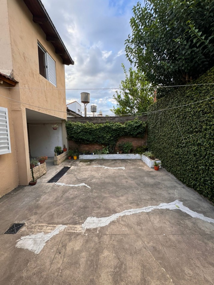 Muy linda casa en calle Ana Teresa Fabini, B° Jardin del Sur.