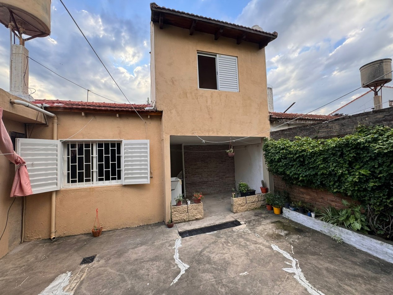 Muy linda casa en calle Ana Teresa Fabini, B° Jardin del Sur.