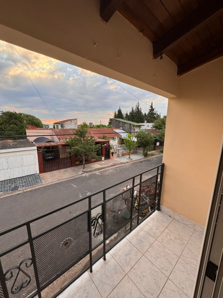 Muy linda casa en calle Ana Teresa Fabini, B° Jardin del Sur.