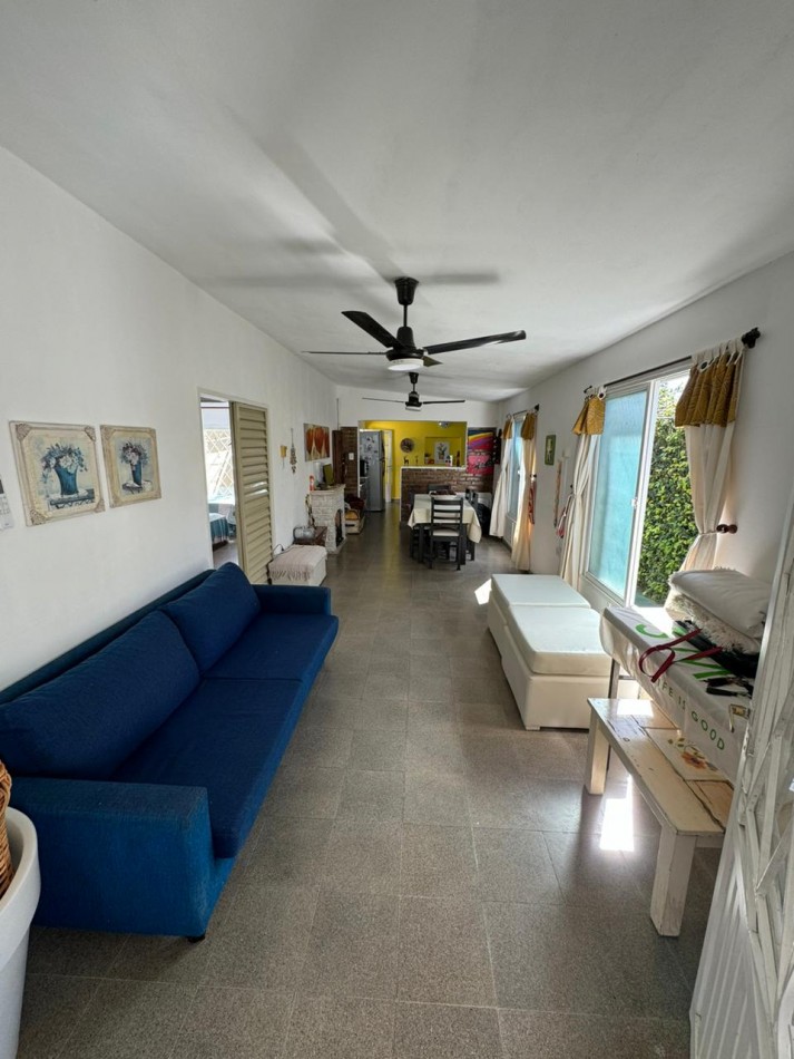 Muy linda casa, ubicada en la zona de Ovidio Lagos y Tibiletti.