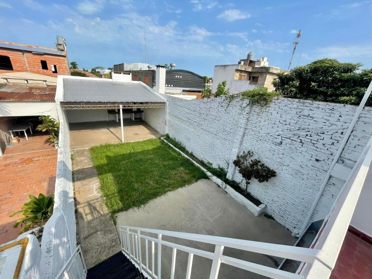 CASA EN VENTA CON SALON CALLE 3 DE FEBRERO (ENTRE CHURRARIN Y ALMAFUERTE)