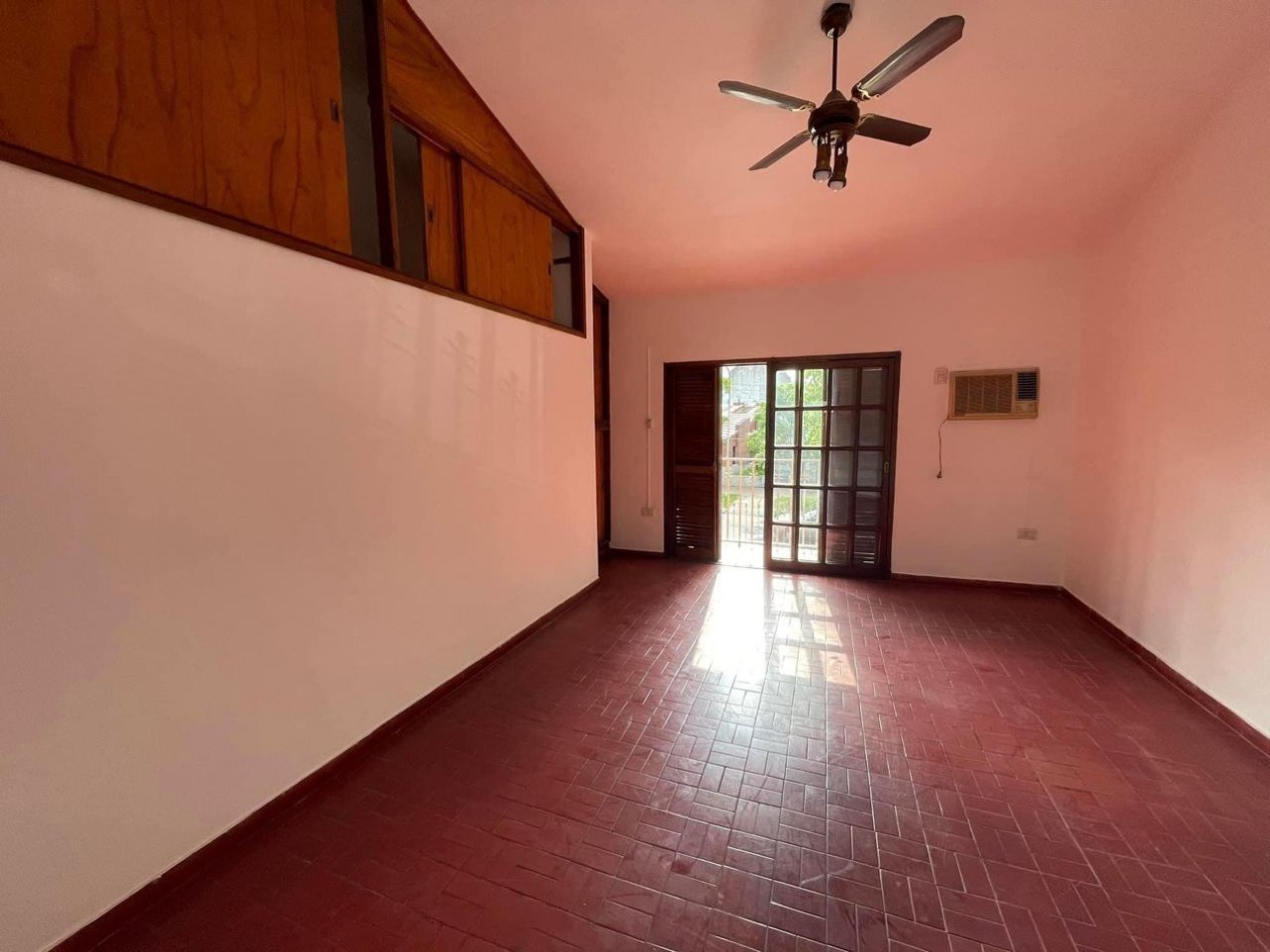 CASA EN VENTA CON SALON CALLE 3 DE FEBRERO (ENTRE CHURRARIN Y ALMAFUERTE)