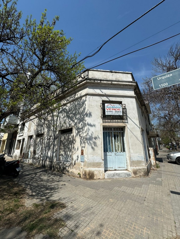 Casa a reciclar / demoler, calle Urquiza esquina Diamante