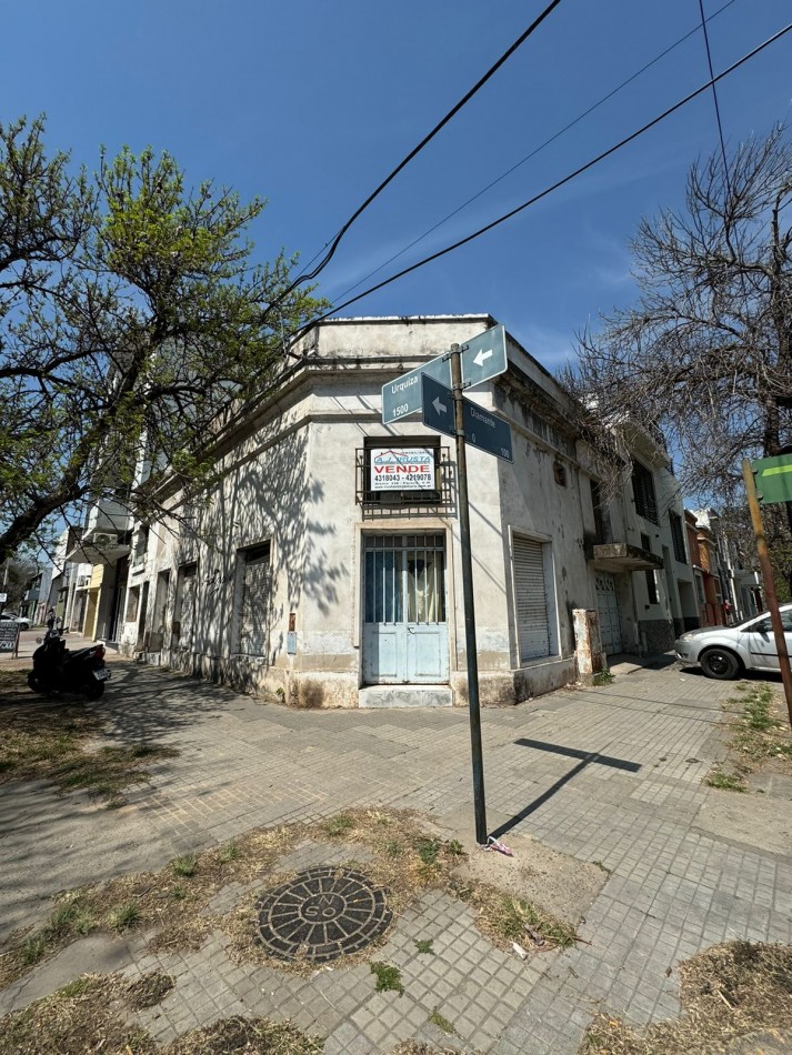 Casa a reciclar / demoler, calle Urquiza esquina Diamante