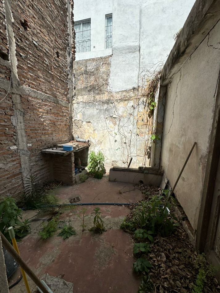 Casa a reciclar / demoler, calle Urquiza esquina Diamante