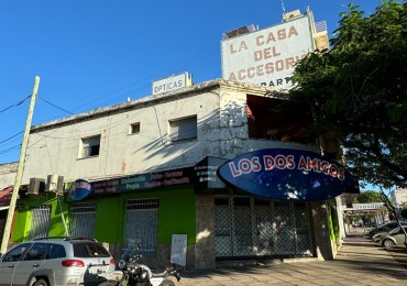 Espectacular esquina, sobre Av. Ramirez  y Gervasio Posadas, frente a la Terminal.