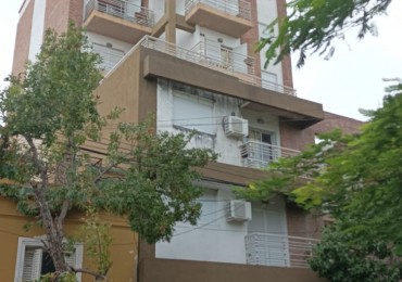 SE VENDE DEPARTAMENTO CON COCHERA (ALEM E YRIGOYEN)