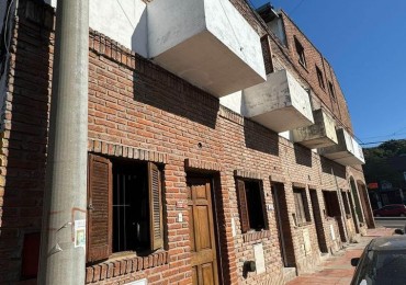 Duplex ubicado en calle Candiotti y Ramirez.
